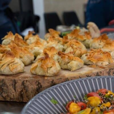 מאפי פילו תפוחי אדמה וחומוס אישיים